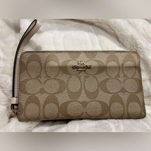 COACH Wallet NWT - Picture 1 of 8